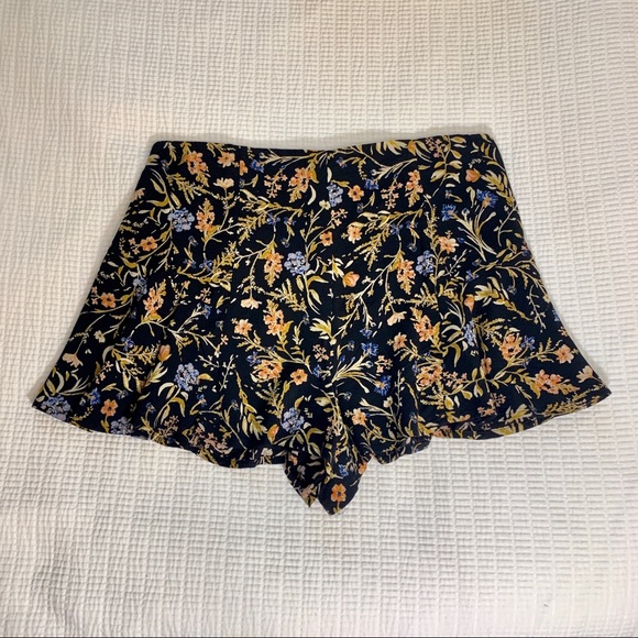 Urban Outfitters Black Floral Print Flowy Shorts - Picture 4 of 5